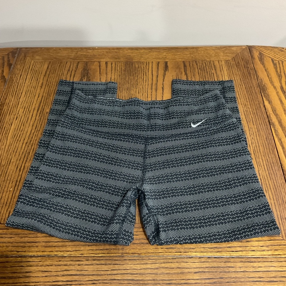 Nike Dri-fit Black & Gray Patterned Women's Athletic Capri Leggings